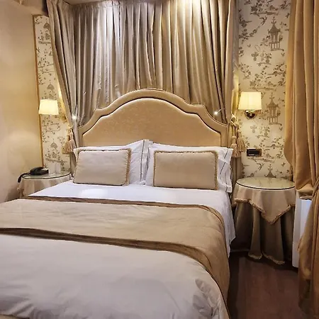 מלון A La Commedia