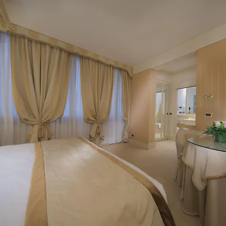 A La Commedia מלון