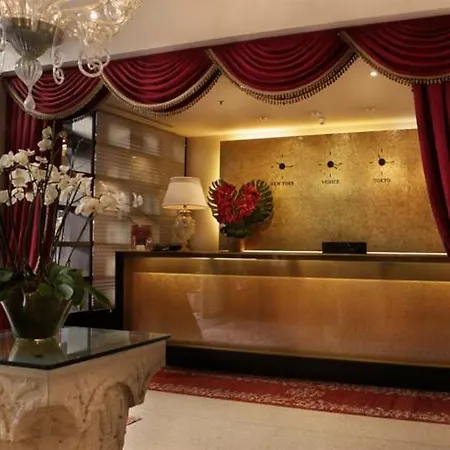 מלון A La Commedia