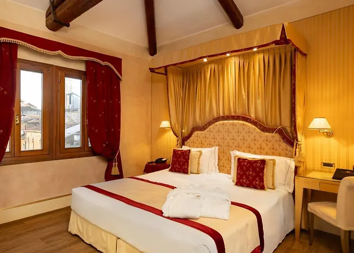 Hotel A La Commedia 4*