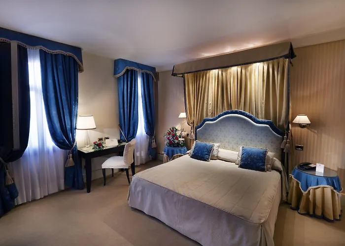 ア ラ コメディア