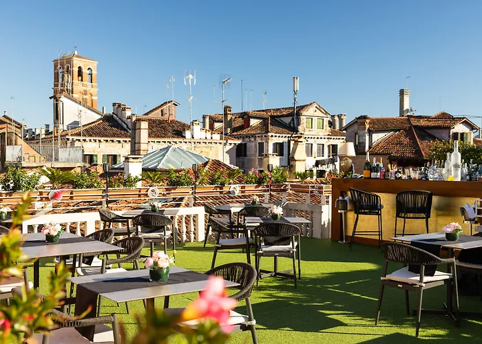 ア ラ コメディア