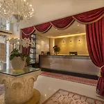 A La Commedia Отель 4*