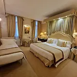 A La Commedia Hotel