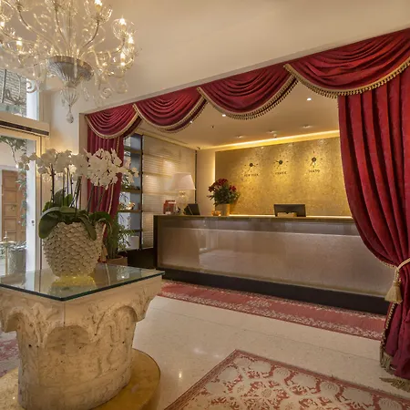 ア ラ コメディア ホテル 4*