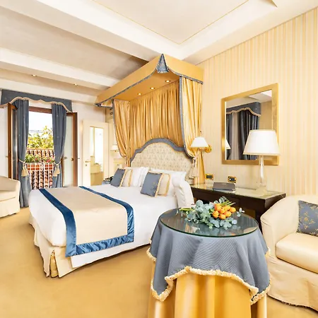 A La Commedia Hotel
