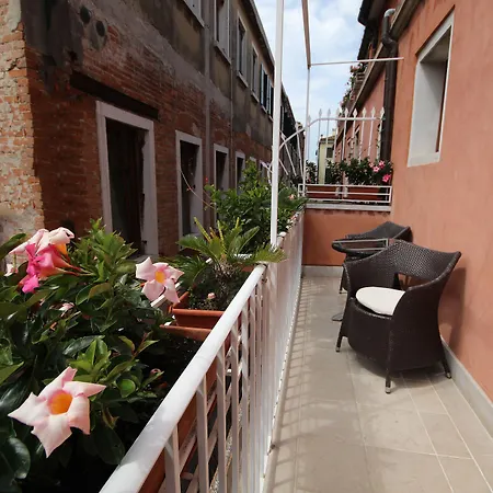 Szálloda A La Commedia