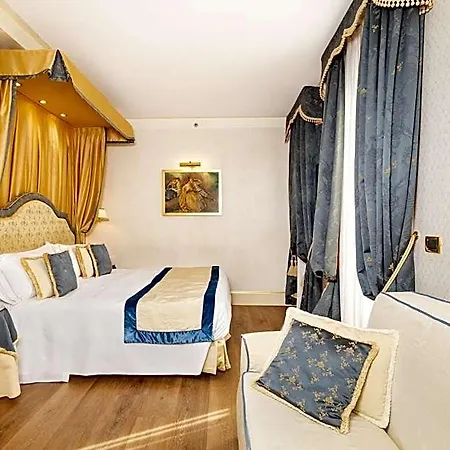 Hotel A La Commedia 4*