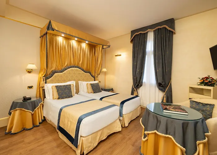 아 라 코메디아 4*