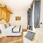 A La Commedia Ξενοδοχείο 4*