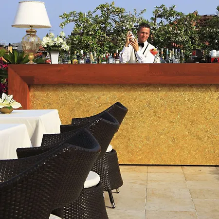 Hotel A La Commedia